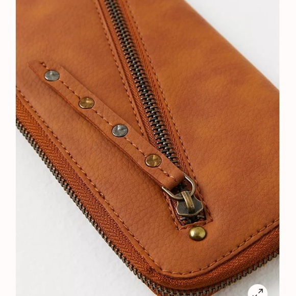 NWT Free people - Distressed Vegan Wallet - Picture 2 of 7